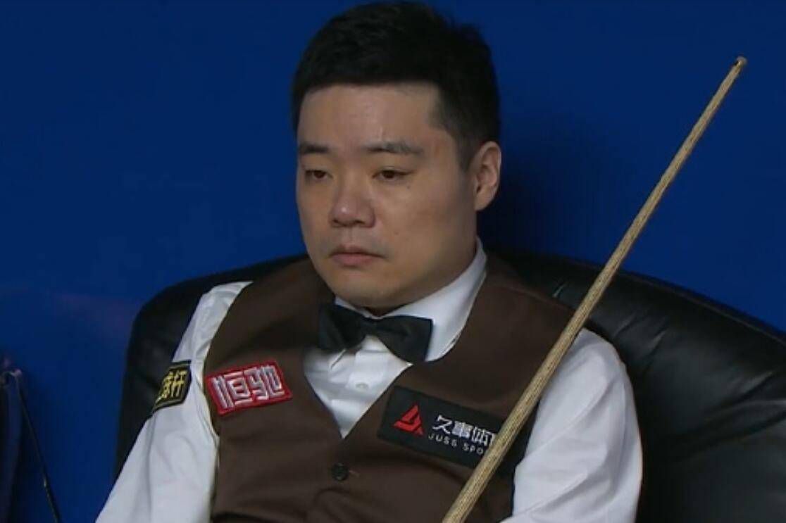 第16分钟，萨拉赫右路传中，马蒂普门前中路甩头攻门，埃德森腾空而起单掌将球拍出。